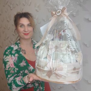 BabyDort dvoupatrový neutrální plenkový dort pro miminko OVEČKA